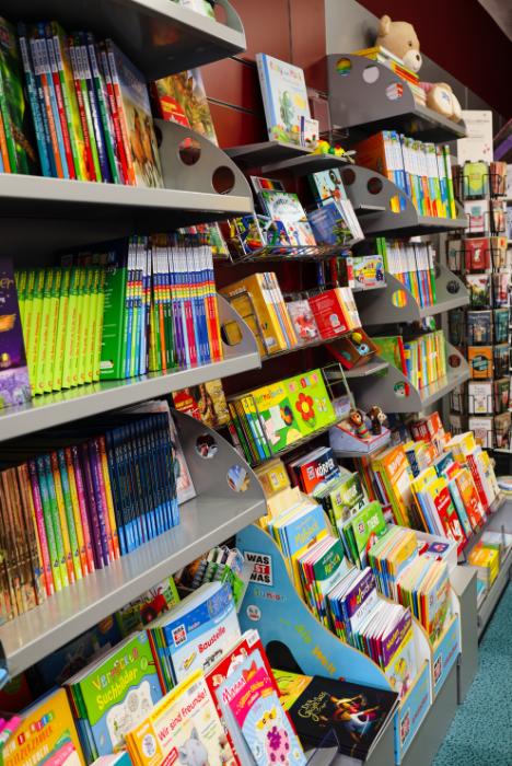 Kinderbücher und Spielzeug